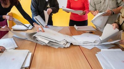 Změna před volbami: Zúčastnit se může více lidí, o předsedovi komise rozhodnou jinak