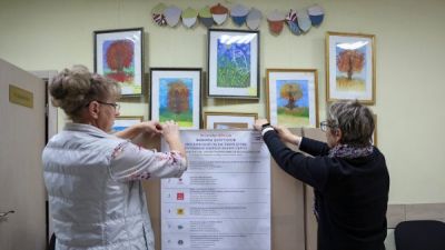 Obří průzkum veřejného mínění, který se tváří jako volby. Rusko rozhodne o parlamentu a Kreml musí taktizovat