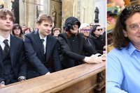 Velkolepý pohřeb Jana Potměšila (†60): Po střechu plný Týnský chrám a... Manželka s jeho ex vedle sebe!