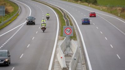 Zastropovat rychlost, nejen ceny benzinu. Šílený nápad by pomohl