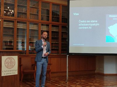 Úředníci v éře AI. Česko sice dobíhá svět, ale lidé se bojí, zaznělo na konferenci