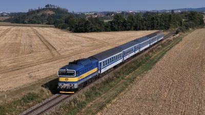 Konec legendárních brejlovců na obzoru. České dráhy po ztrátě zakázek ruší tendr na dieselové lokomotivy
