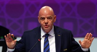 Hrozba bojkotu zafungovala. Infantino vzdal prodej podílu na MS soukromým investorům
