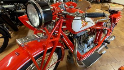 Poklady ze stodoly. Do aukce míří desítky starých motocyklů z jediné sbírky