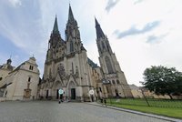 Naháč děsil věřící u chrámu v Olomouci: Křik i výjezd záchranky