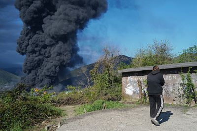 Požár je pod kontrolou, nebezpečí nehrozí, tvrdí úřady v decimovaném Tuapse