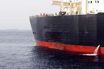 Írán povolil japonskému tankeru proplout Hormuzem