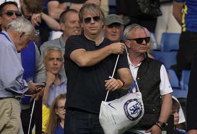 Američtí miliardáři Boehly a Walter prodávají podíly a opouštějí Chelsea