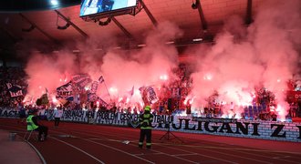 Policie obvinila dva příznivce Baníku. Sebrali šálu mladému fanouškovi soupeře