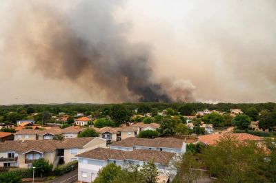 Jako v katastrofickém filmu. Francii dál pustoší požáry, satelity ukázaly zkázu