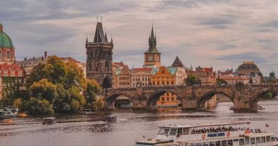 V Česku se turistům líbí. Stává se čím dál oblíbenějším, proč cizinci mění pláže za Prahu?