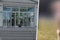 Žena zpestřila žákům studium: Obnažovala se pod okny školy