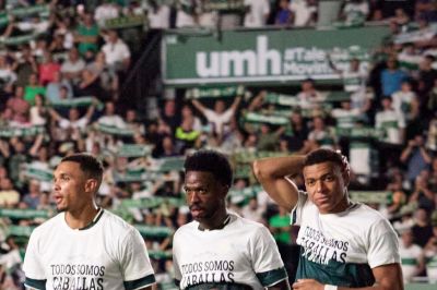 Mbappé a Vinícius vyvolali bouři. Odmítli solidaritu s Ceutou, trika si ostentativně vyhrnuli