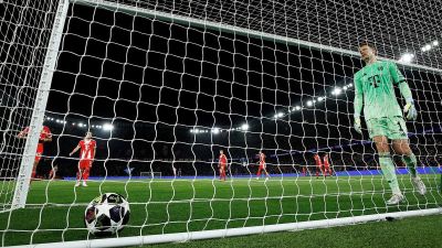 Provokace? Neúcta? Brankář Bayernu drsně narazil