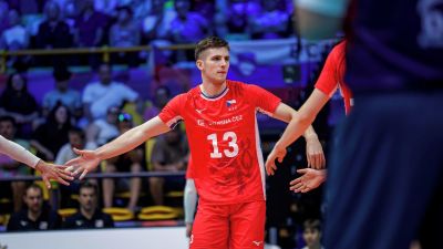 Se slavným hokejistou má český volejbalový talent společnou jen přezdívku