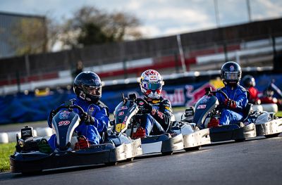 Verstappen si hravě poradil se stovkou jezdců. Českého soupeře na trati šokoval