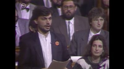 Fotografie, kde už Orbán není k poznání. Končí v parlamentu a není z Fideszu sám