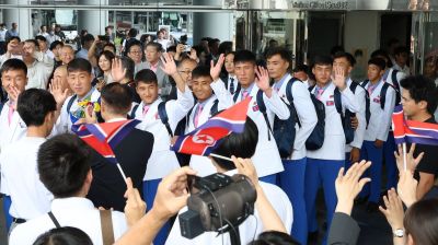 Nečekané severokorejské úsměvy. Sportovci jeli do Japonska se vší slávou