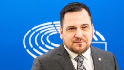 Ničí demokracii. Zdechovský volá po zásadní změně na sociálních sítích, téma chce řešit v europarlamentu