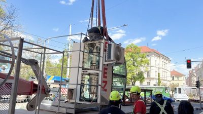 Rekonstrukce historické střechy na školní budově uspíší začátek prázdnin